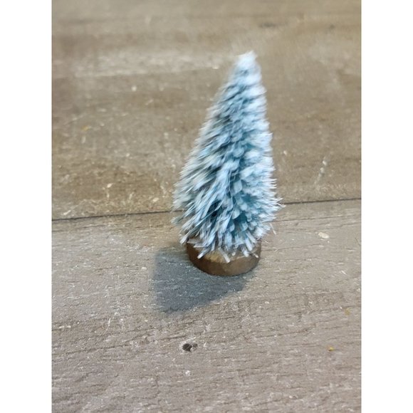 Village accessory Xmas mini frosted pine tree decor - Picture 2 of 4